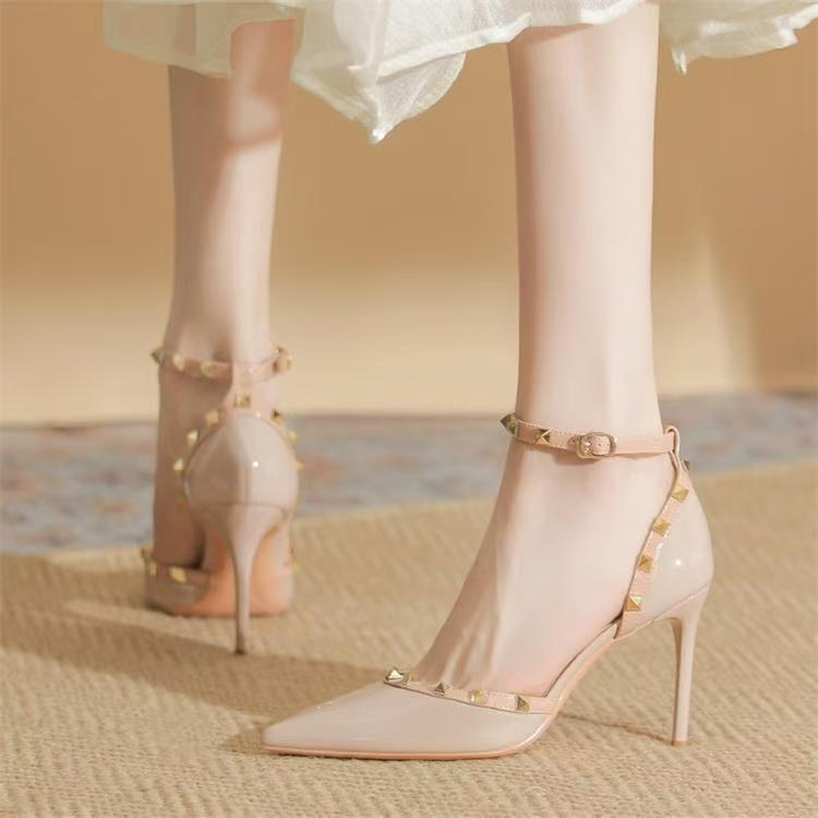 2025 new one-word buckle with sexy bag head sandals temperament with skirt rivets pointed high heels women s stiletto 34
2025 new one-word buckle with sexy bag head sandals temperament with skirt rivets pointed high heels women s stiletto 34