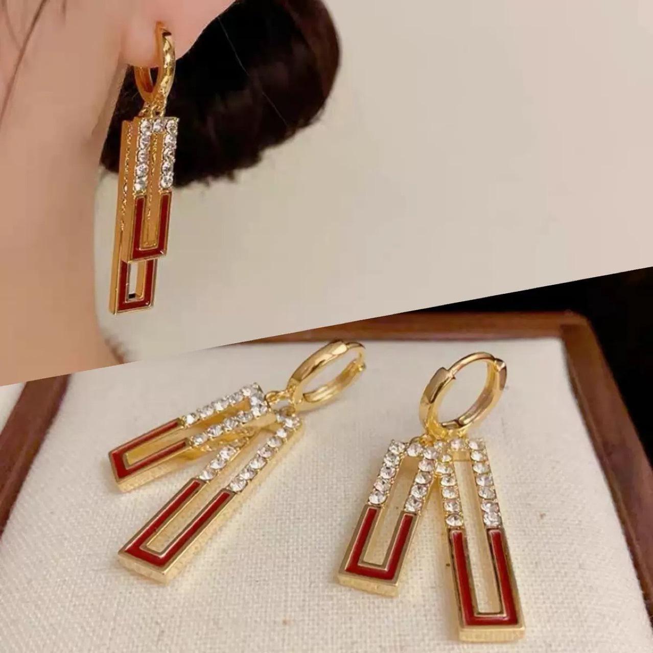 Geometric Square Full Pavé Ear Cuffs for Women, Chunky Rhinestone Huggie Earrings, Minimalist Statement Jewelry Gift красный
Geometric Square Full Pavé Ear Cuffs for Women, Chunky Rhinestone Huggie Earrings, Minimalist Statement Jewelry Gift красный
