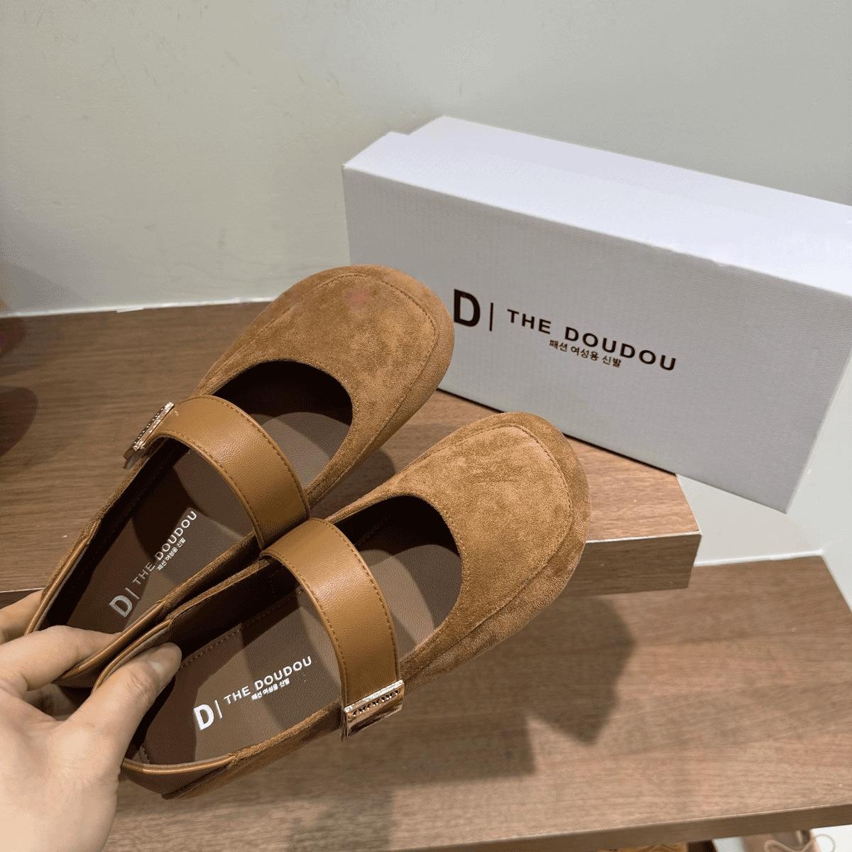 Korean version of retro matte square head Mary Jane shoes women s 2025 autumn and winter new temperament versatile word with light mouth single shoes 40 коричневый
Korean version of retro matte square head Mary Jane shoes women s 2025 autumn and winter new temperament versatile word with light mouth single shoes 40 коричневый
