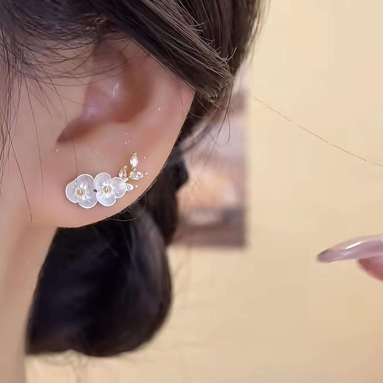 Pastoral French Camellia Stud Earrings – Exquisite Niche Design, Elegant Silvery Needle, for Daily Outing, Party & Banquet Wear
Pastoral French Camellia Stud Earrings – Exquisite Niche Design, Elegant Silvery Needle, for Daily Outing, Party & Banquet Wear