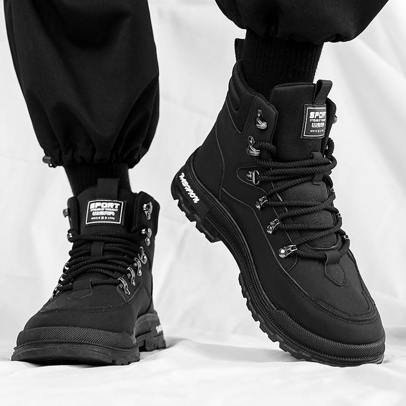 Ботинки Martin мужские 2024 года с высоким берцем, ретро-обувь из мягкой кожи, износостойкие ботинки на толстой подошве в европейском и американском стиле 39 чёрный
Ботинки Martin мужские 2024 года с высоким берцем, ретро-обувь из мягкой кожи, износостойкие ботинки на толстой подошве в европейском и американском стиле 39 чёрный