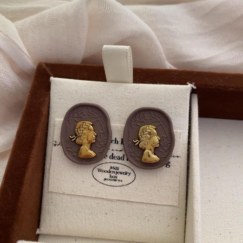 Vintage Oval Gold Niche Design Korean Stud Earrings Niche Design High-End Beauty Avatar Earrings Earrings
Vintage Oval Gold Niche Design Korean Stud Earrings Niche Design High-End Beauty Avatar Earrings Earrings