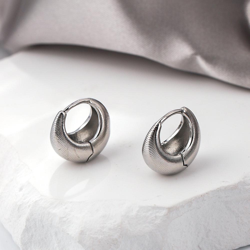 Элегантные глянцевые серьги: Минималистичные каффы и серьги-кольца - Вдохновленный европейским и американским стилем знаменитостей
Элегантные глянцевые серьги: Минималистичные каффы и серьги-кольца - Вдохновленный европейским и американским стилем знаменитостей