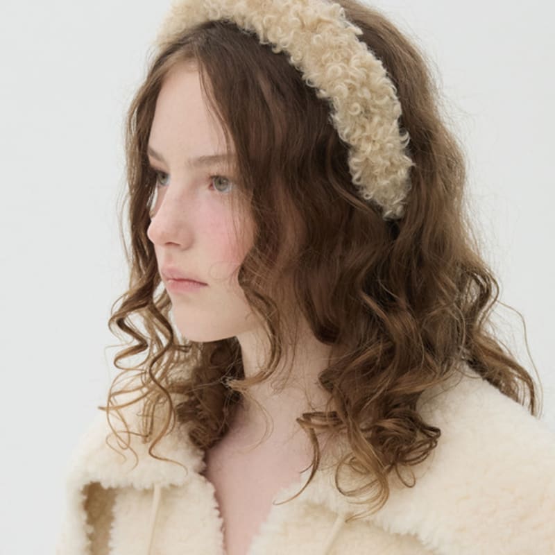 Brown Hat Fluffy Pom Pom Beige
Brown Hat Fluffy Pom Pom Beige