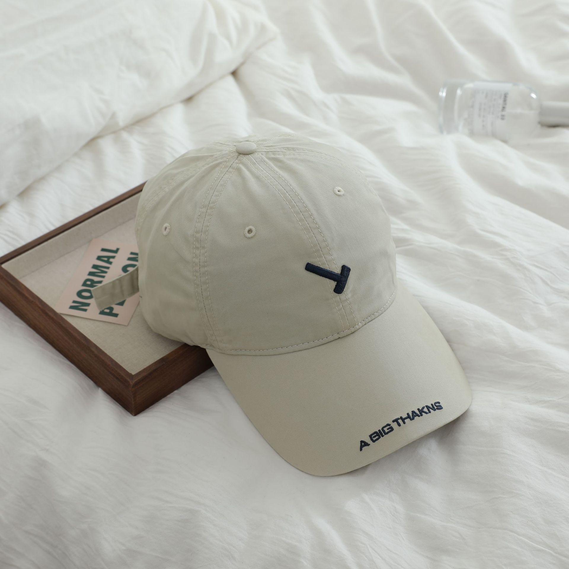 Вышитая буква T для улицы, повседневная мода, универсальная, для улиц и путешествий, новая кепка, бейсболка с широкими полями, шляпа для пары M(56-58cm)
Вышитая буква T для улицы, повседневная мода, универсальная, для улиц и путешествий, новая кепка, бейсболка с широкими полями, шляпа для пары M(56-58cm)