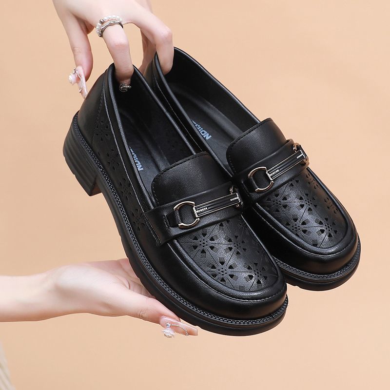 Кожаные летние полые сандалии для мамы, кожаная обувь на низком каблуке, обувь для женщин среднего и пожилого возраста, нескользящая мягкая подошва, дышащие перфорированные лоферы 35
Кожаные летние полые сандалии для мамы, кожаная обувь на низком каблуке, обувь для женщин среднего и пожилого возраста, нескользящая мягкая подошва, дышащие перфорированные лоферы 35