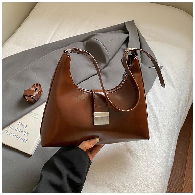 Винтажная маленькая сумка-багет из кожи с масляной восковой пропиткой, женская, 2025 новая, высококлассная сумка через плечо, модная сумка для выхода в свет коричневый
Винтажная маленькая сумка-багет из кожи с масляной восковой пропиткой, женская, 2025 новая, высококлассная сумка через плечо, модная сумка для выхода в свет коричневый