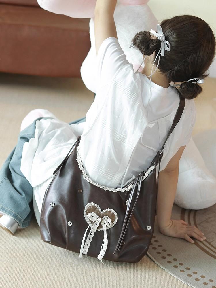 Retro Harajuku Style Brown Lace Button Tote Bag Women Romantic Heart Bow Handbag Ladies Leather Large Capacity Crossbody Bag New 32x21x11cm кавовий
Retro Harajuku Style Brown Lace Button Tote Bag Women Romantic Heart Bow Handbag Ladies Leather Large Capacity Crossbody Bag New 32x21x11cm кавовий