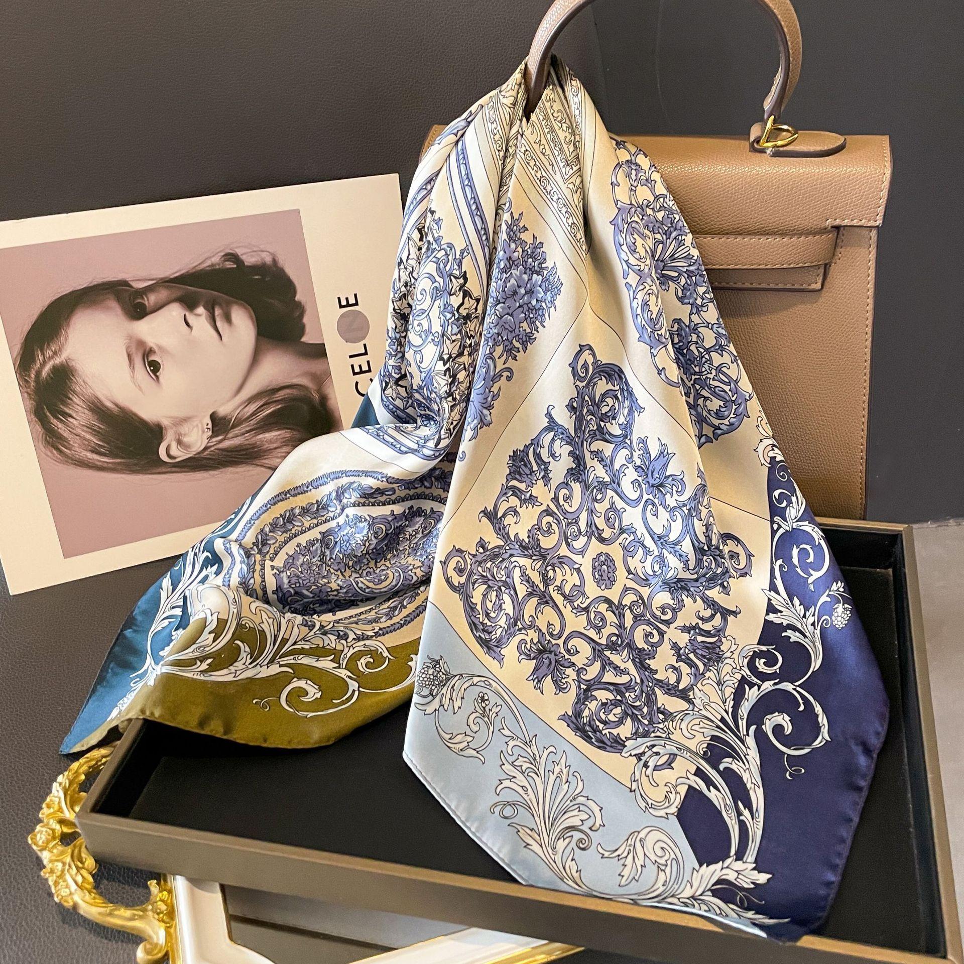 2025 New Luxury Brand 70X70CM Shawls Floral Stripe Print Scarf Headcloth Small Fashion Silk Scarves Bandanna Foulard Hijab 70x70cm
2025 New Luxury Brand 70X70CM Shawls Floral Stripe Print Scarf Headcloth Small Fashion Silk Scarves Bandanna Foulard Hijab 70x70cm
