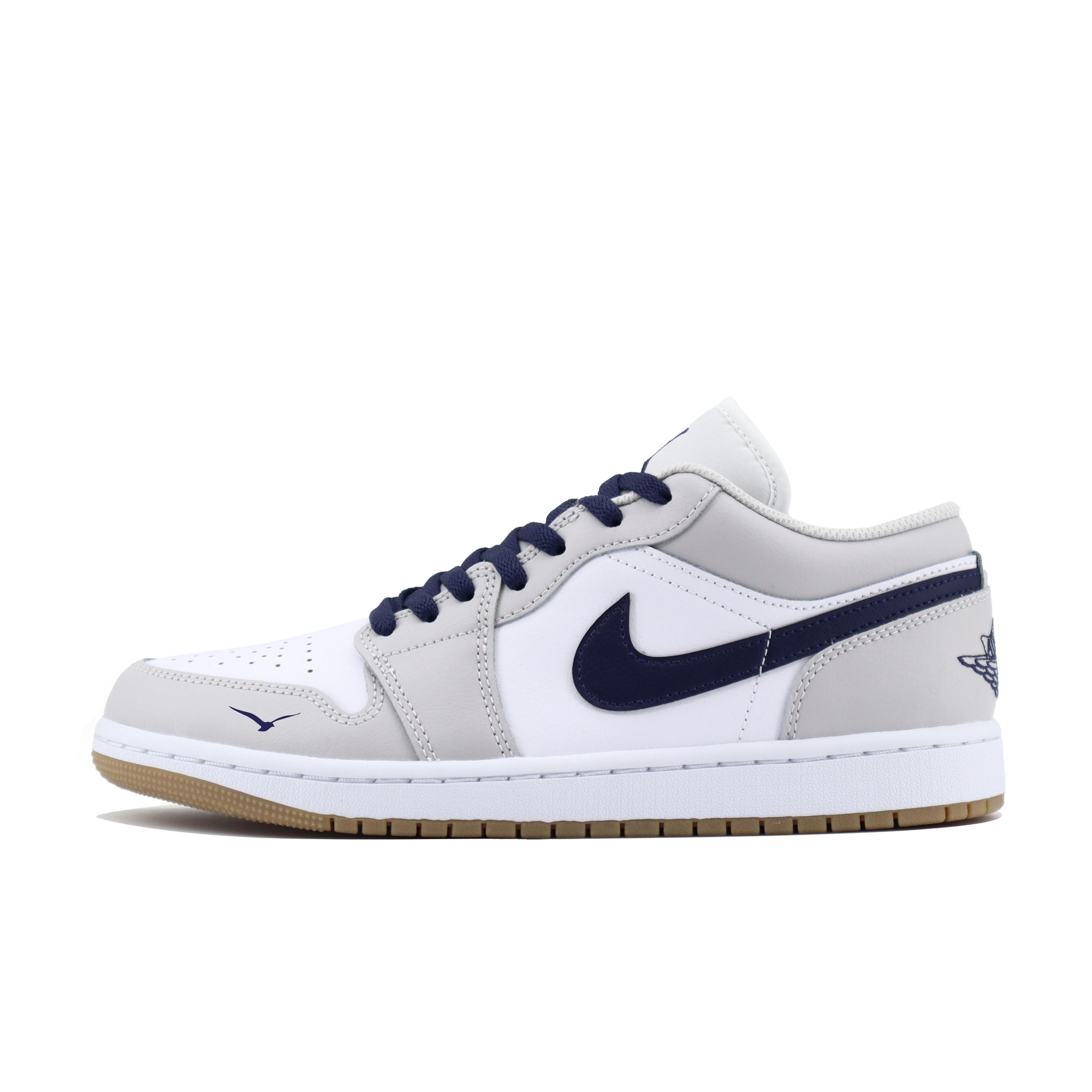 Jordan Air Jordan 1 Cushioning Slip Resistant Low top Vintage Basketball Shoes Unisex Gray White 553558-146(Team676-) 37.5
Jordan Air Jordan 1 Cushioning Slip Resistant Low top Vintage Basketball Shoes Unisex Gray White 553558-146(Team676-) 37.5