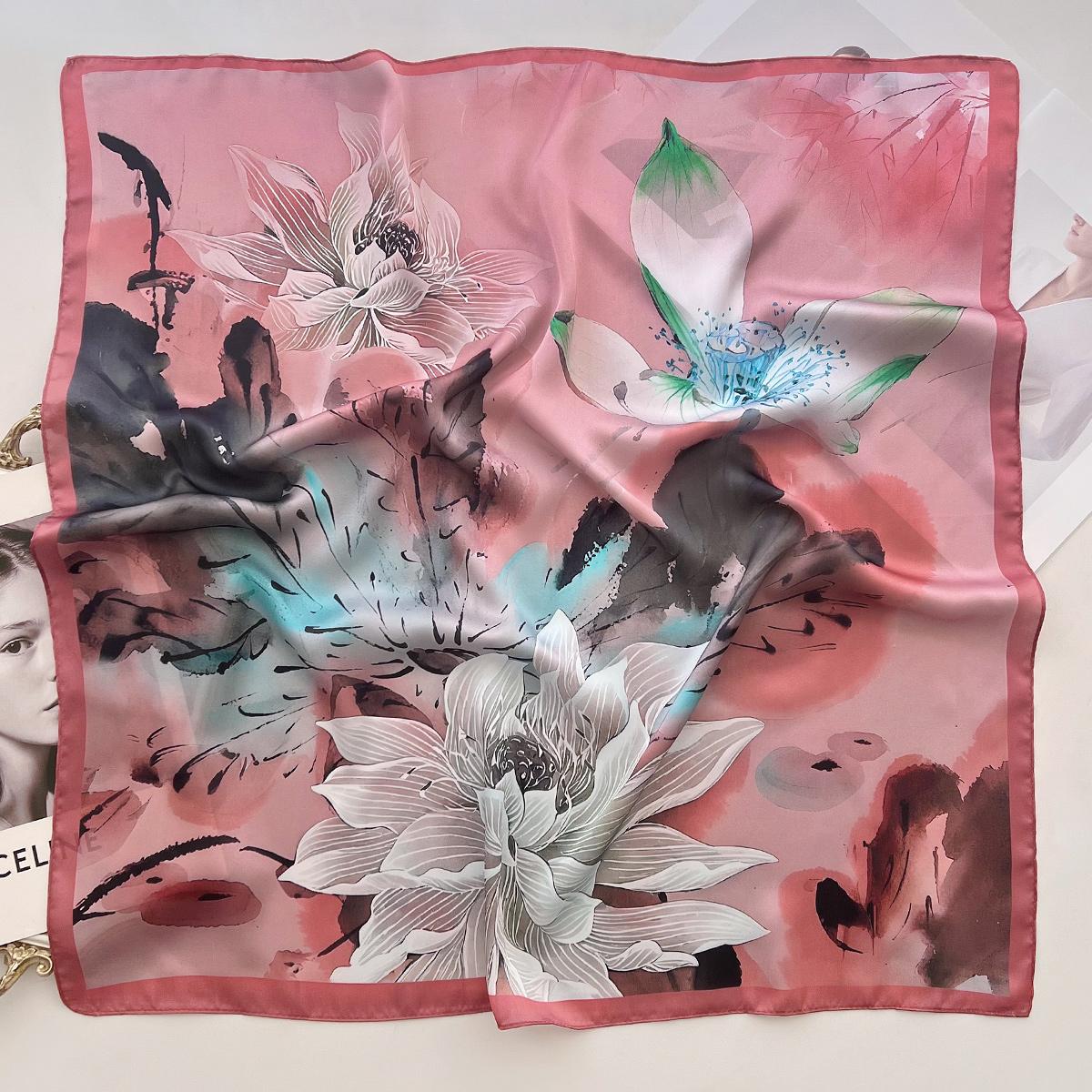 Шарф из искусственного шелка с изображением цветка лотоса в китайском стиле, весенне-летний, шарф для защиты шеи с футболкой, легкий и тонкий стиль для мамы, квадратный шарф 66cm
Шарф из искусственного шелка с изображением цветка лотоса в китайском стиле, весенне-летний, шарф для защиты шеи с футболкой, легкий и тонкий стиль для мамы, квадратный шарф 66cm