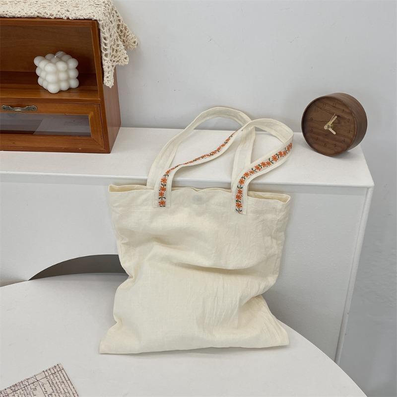Tote bag women s new flower splicing largecapacity tote bag class commuter shoulder bag бежевый
Tote bag women s new flower splicing largecapacity tote bag class commuter shoulder bag бежевый