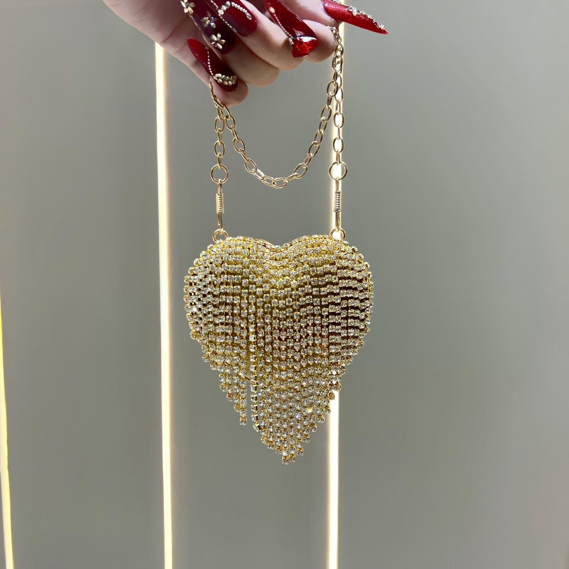Light Luxury Handmade Diamond Inlaid Heart-shaped Chain Bag
Light Luxury Handmade Diamond Inlaid Heart-shaped Chain Bag