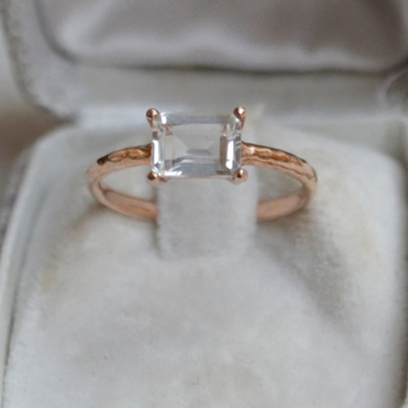 martha in the garret white topaz.576 No. 21
martha in the garret white topaz.576 No. 21