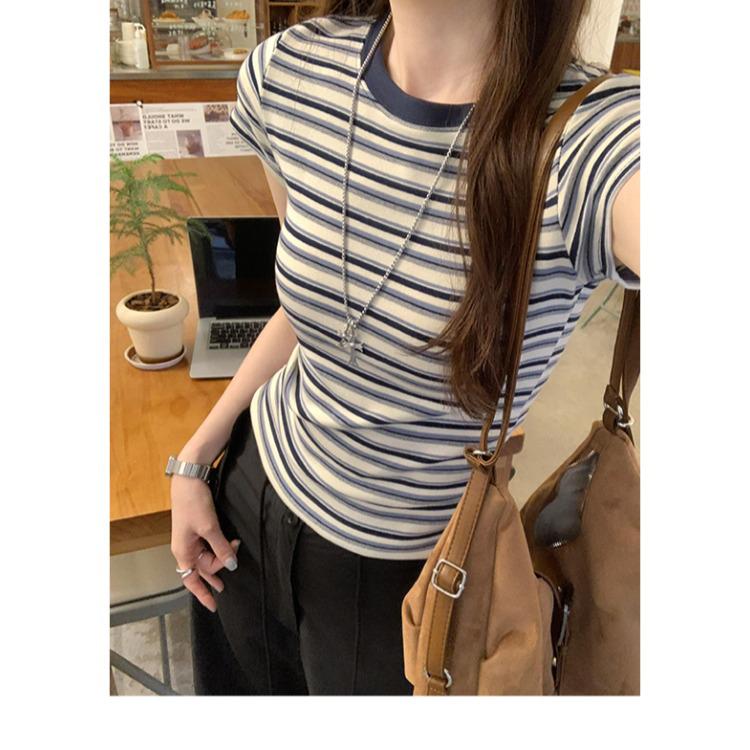 Women s Retro Color Block Striped Short-Sleeve T-Shirt, Summer Style, Waist-Cinching, Straight Shoulder, Slim-Fit, Versatile Top Small
Women s Retro Color Block Striped Short-Sleeve T-Shirt, Summer Style, Waist-Cinching, Straight Shoulder, Slim-Fit, Versatile Top Small