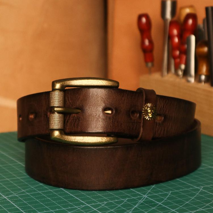 Original Retro Hemp Needle Buckle Bronze Hand-Polished Men S Belt Ami Kaji Jeans Belt 105cm
Original Retro Hemp Needle Buckle Bronze Hand-Polished Men S Belt Ami Kaji Jeans Belt 105cm