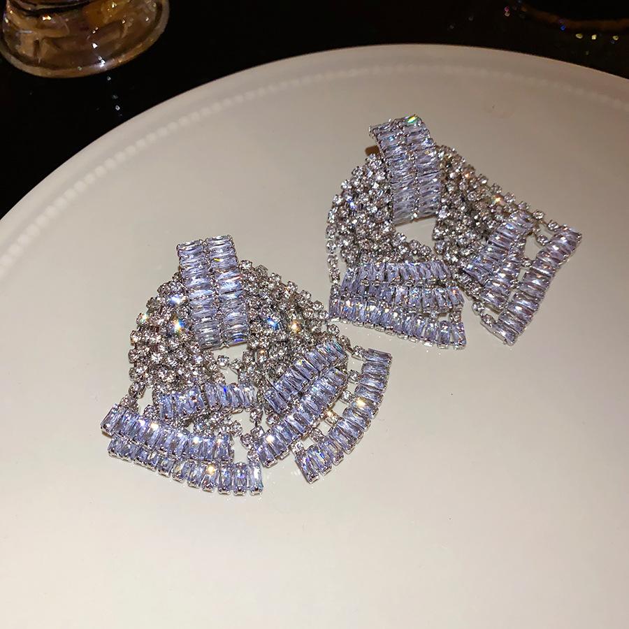Silver needle inlaid with diamonds, bow fringed earrings, light luxury high-end stud earrings, popular exaggerated personalized earrings
Silver needle inlaid with diamonds, bow fringed earrings, light luxury high-end stud earrings, popular exaggerated personalized earrings