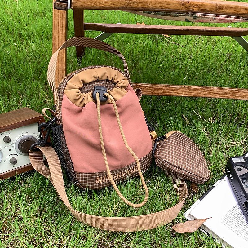 Fashion Versatile Shoulder Bag Mobile Phone Water Cup Integrated Lightweight Kettle Crossbody Bag Premium Small Bag коричневый
Fashion Versatile Shoulder Bag Mobile Phone Water Cup Integrated Lightweight Kettle Crossbody Bag Premium Small Bag коричневый