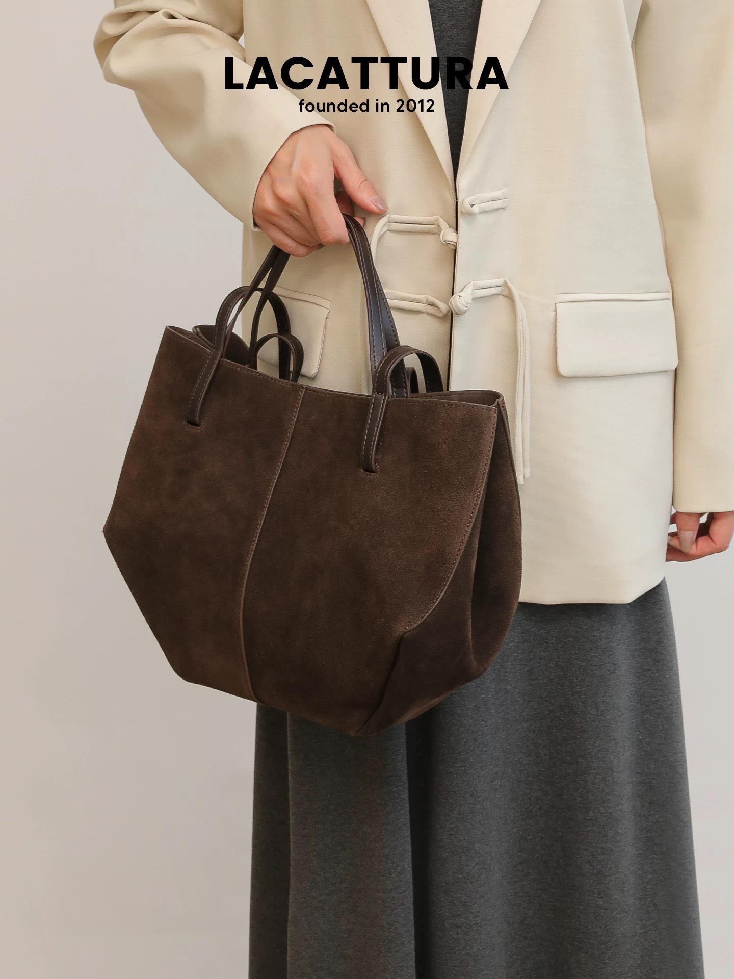 Women s Suede Leather Luxury Tote Bag - Large Capacity, Single Shoulder & Crossbody Handbag 51x14x25 cm кавовий
Women s Suede Leather Luxury Tote Bag - Large Capacity, Single Shoulder & Crossbody Handbag 51x14x25 cm кавовий