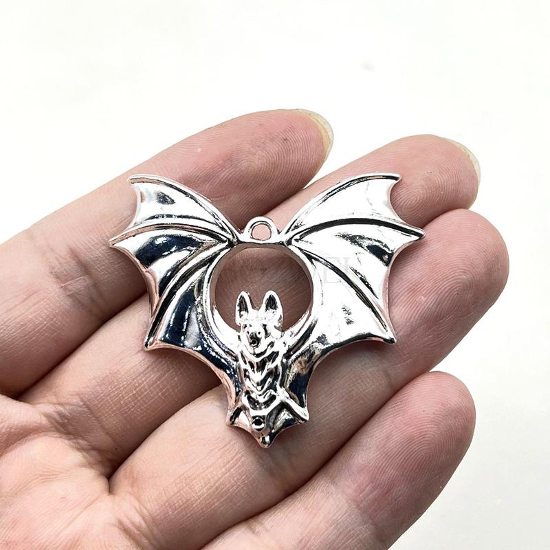 Готическое ожерелье-подвеска из цинкового сплава в виде летучей мыши
Готическое ожерелье-подвеска из цинкового сплава в виде летучей мыши