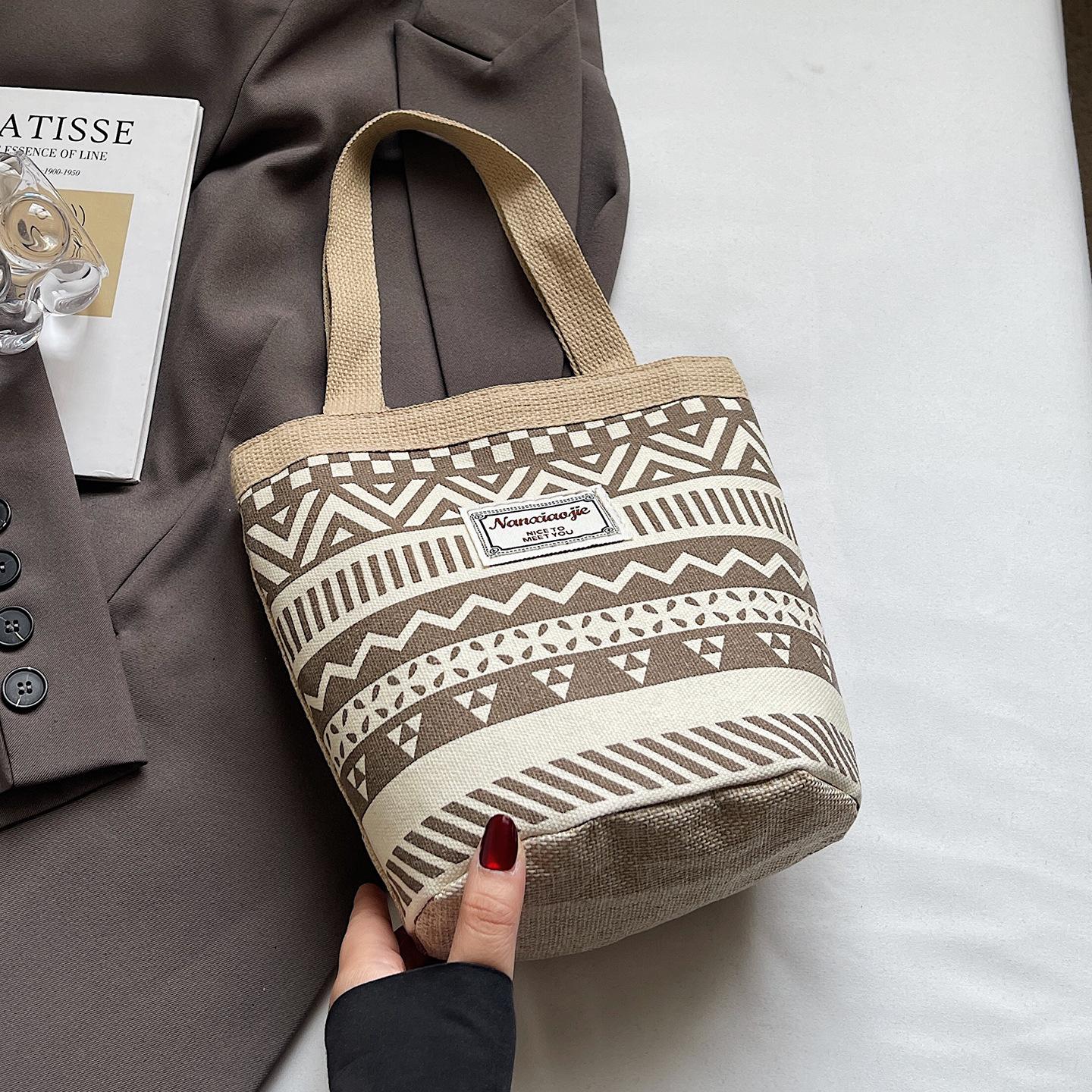 Vegetable Basket Canvas Bag Large-capacity Women s Bag Printed Handbag Ethnic Style Literary Bucket Bag
Vegetable Basket Canvas Bag Large-capacity Women s Bag Printed Handbag Ethnic Style Literary Bucket Bag