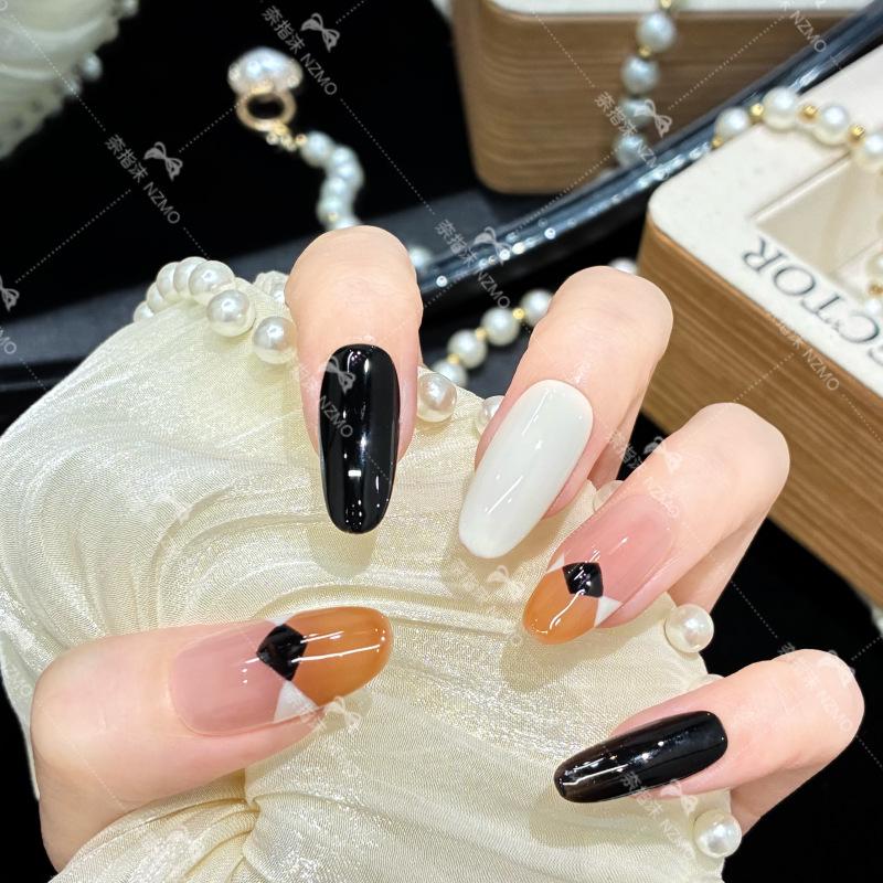 Black Diamond Pattern Manicure: High-Grade Milk Coffee Nails for a Whitened, Elegant Look M【Slightly Larger/For Larger Hands】
Black Diamond Pattern Manicure: High-Grade Milk Coffee Nails for a Whitened, Elegant Look M【Slightly Larger/For Larger Hands】