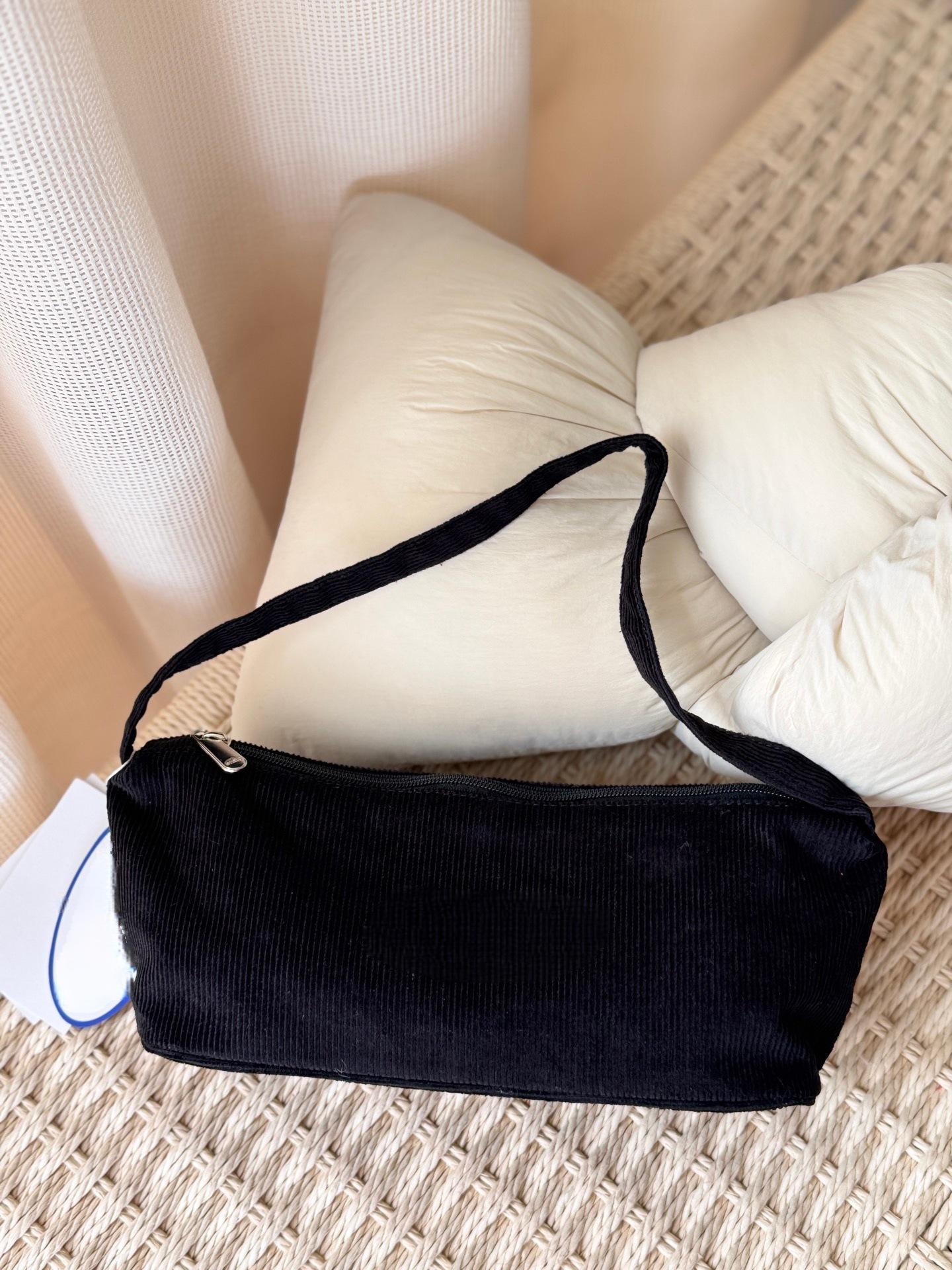 Corduroy Underarm Shoulder Bag Women S Large Capacity Soft Waxy Delicate Casual High Value Dumpling Bag Corduroy 27*10*13 чорний
Corduroy Underarm Shoulder Bag Women S Large Capacity Soft Waxy Delicate Casual High Value Dumpling Bag Corduroy 27*10*13 чорний