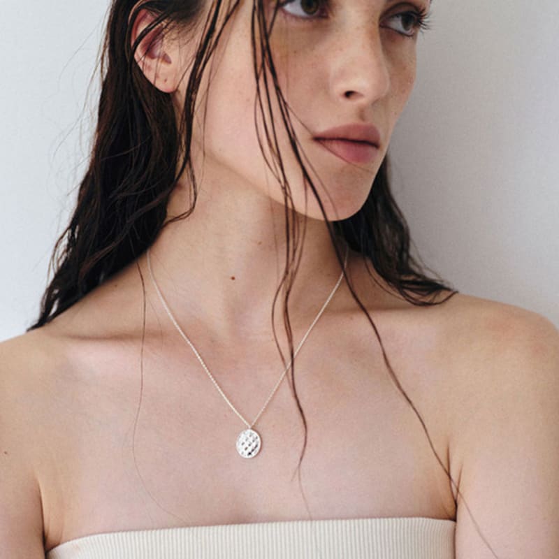 BORNETE COLLECTION_HER GAZE_Snood check necklace gold(18K gold plated)
BORNETE COLLECTION_HER GAZE_Snood check necklace gold(18K gold plated)