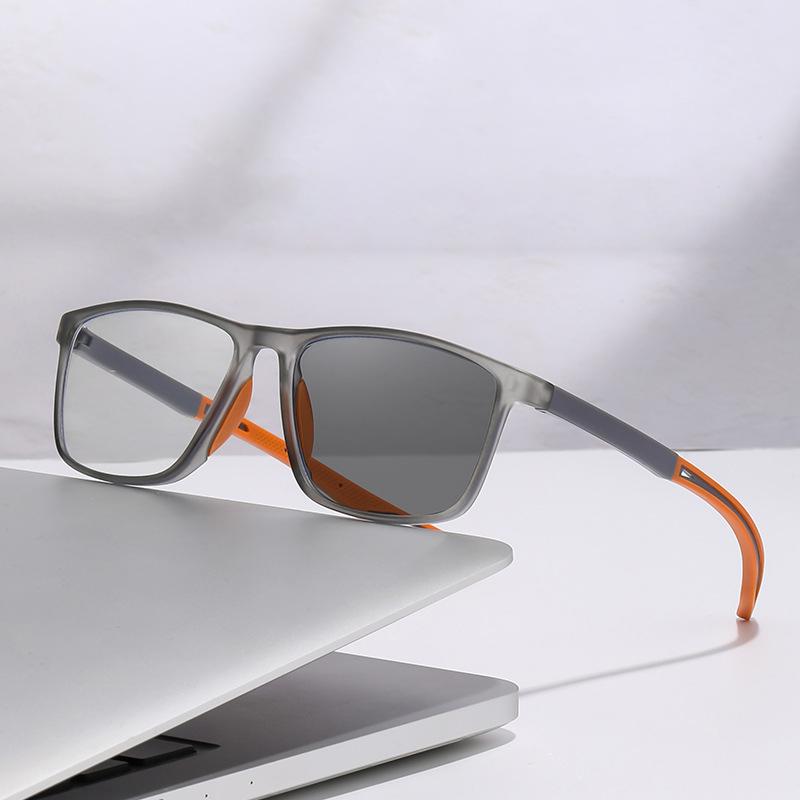 Крутые спортивные светочувствительные очки для коррекции близорукости с изменением цвета для использования за границей на открытом воздухе TR004 -150
Крутые спортивные светочувствительные очки для коррекции близорукости с изменением цвета для использования за границей на открытом воздухе TR004 -150