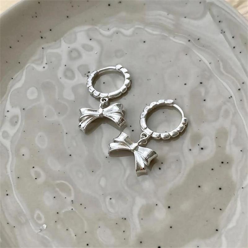 2024 Copper Color Bow Ear Buckle Earrings For Women Temperament Simple Hoop Earring Korean Fashion Zircon
2024 Copper Color Bow Ear Buckle Earrings For Women Temperament Simple Hoop Earring Korean Fashion Zircon
