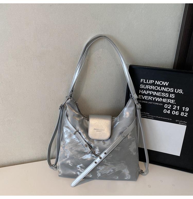 Рюкзак большой вместимости женский 2025 новая модная сумка универсальная на плечо сумка-тоут подмышечная женская сумка
Рюкзак большой вместимости женский 2025 новая модная сумка универсальная на плечо сумка-тоут подмышечная женская сумка