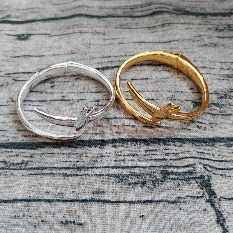 Designer minimalist geometric bird bracelet women s light luxury niche high-end wear серебряный
Designer minimalist geometric bird bracelet women s light luxury niche high-end wear серебряный