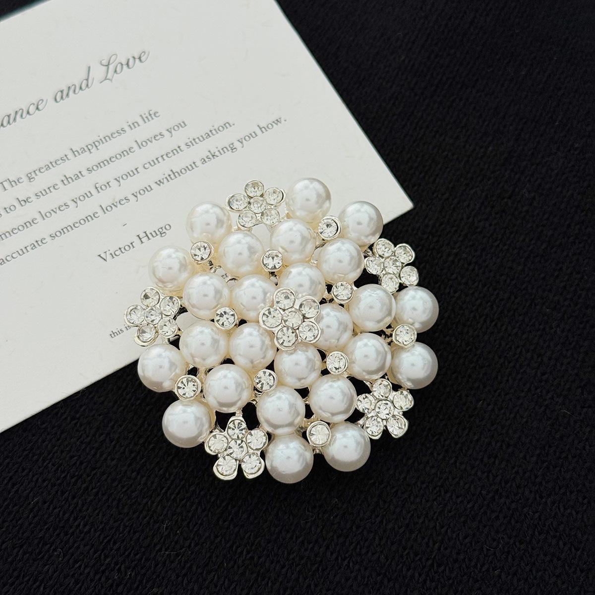 Pearl large brooch with diamonds, decorative pin for the collar, clothing accessory, sunflower silk scarf clasp
Pearl large brooch with diamonds, decorative pin for the collar, clothing accessory, sunflower silk scarf clasp