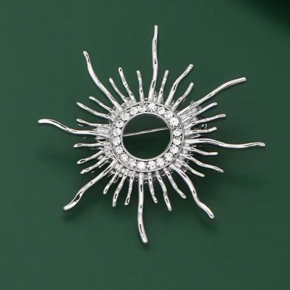 New Metal Sun Brooch Pins Luxury Unisex Suit Anti-Slip Badge Clothing Fix Fashion Jewelry Elegant Decoration Accessories срібний
New Metal Sun Brooch Pins Luxury Unisex Suit Anti-Slip Badge Clothing Fix Fashion Jewelry Elegant Decoration Accessories срібний