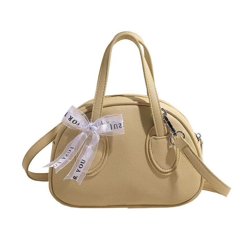 2025 оптовая однотонная нишевая дизайнерская портативная сумка для боулинга простая высококачественная текстура на плечо сумка-мессенджер женская
2025 оптовая однотонная нишевая дизайнерская портативная сумка для боулинга простая высококачественная текстура на плечо сумка-мессенджер женская