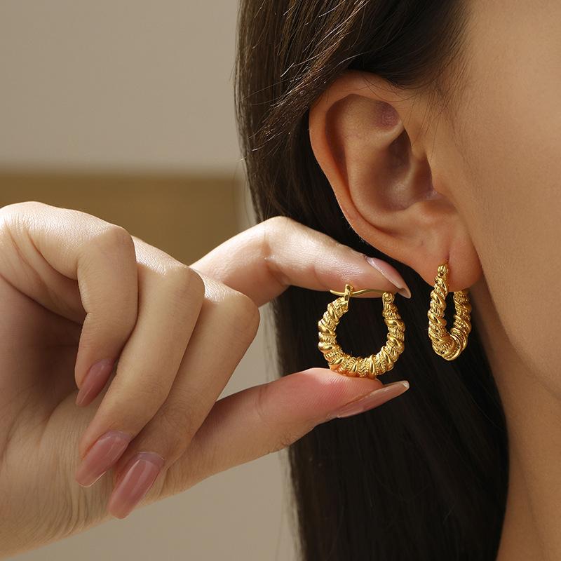 Light luxury twist earrings, niche design, exquisite and simple, high-end sensual ring earrings, women срібний
Light luxury twist earrings, niche design, exquisite and simple, high-end sensual ring earrings, women срібний