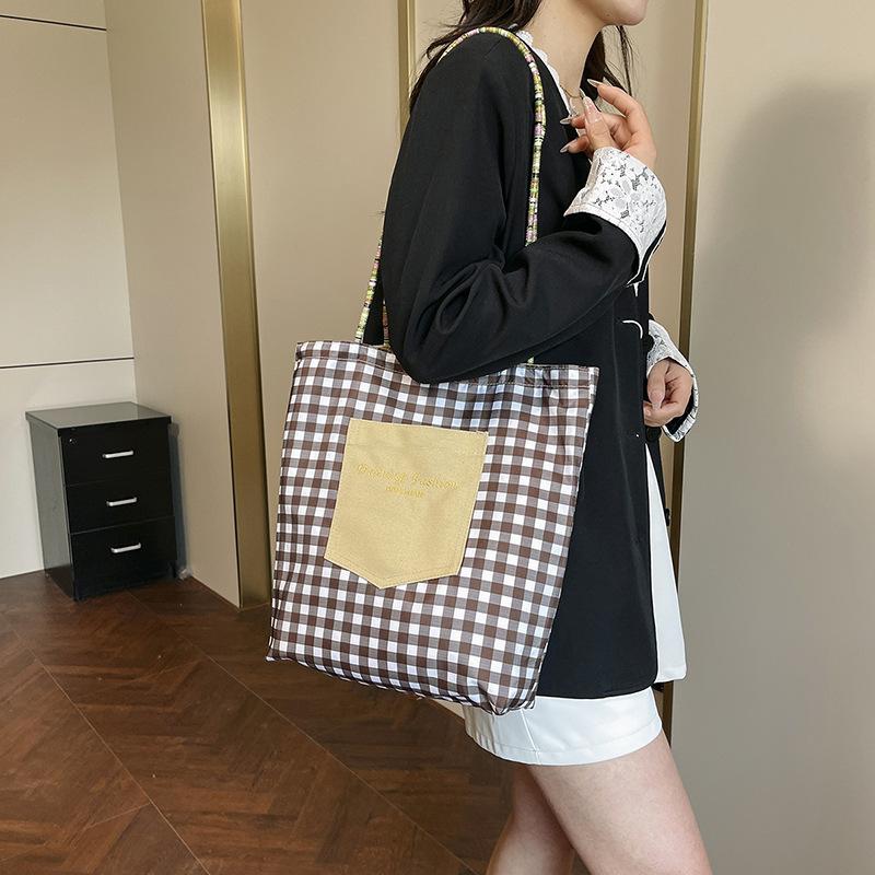 Red plaid double-sided shoulder bag women s 2025 new large-capacity portable canvas bag retro tote bag
Red plaid double-sided shoulder bag women s 2025 new large-capacity portable canvas bag retro tote bag