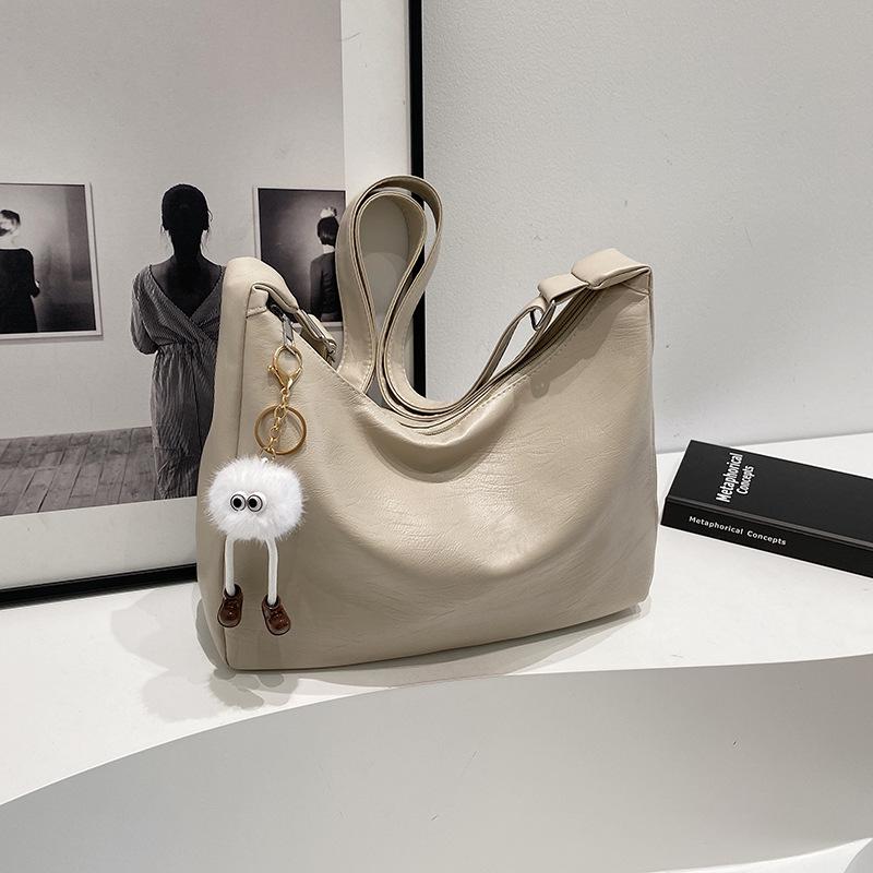 2024 new urban simple and popular women s bags, autumn foreign style large-capacity women s bags, messenger bags, fashionable shoulder bags Without pendant білий
2024 new urban simple and popular women s bags, autumn foreign style large-capacity women s bags, messenger bags, fashionable shoulder bags Without pendant білий