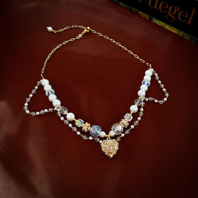 Elegant French Pearl & Crystal Heart Necklace: Luxurious Court-Style Clavicle Chain
Elegant French Pearl & Crystal Heart Necklace: Luxurious Court-Style Clavicle Chain