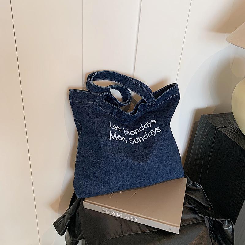 Students commute literature and leisure class personality retro style large capacity shoulder tote bag women темно-синий
Students commute literature and leisure class personality retro style large capacity shoulder tote bag women темно-синий