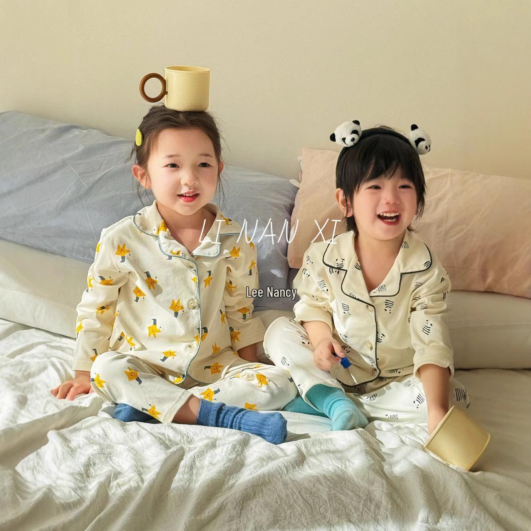 Class A Kids Cartoon Print Pajama Set: Turn-Down Collar Homewear for Spring - Boys & Girls, Size 25 (85003) 100 cm
Class A Kids Cartoon Print Pajama Set: Turn-Down Collar Homewear for Spring - Boys & Girls, Size 25 (85003) 100 cm