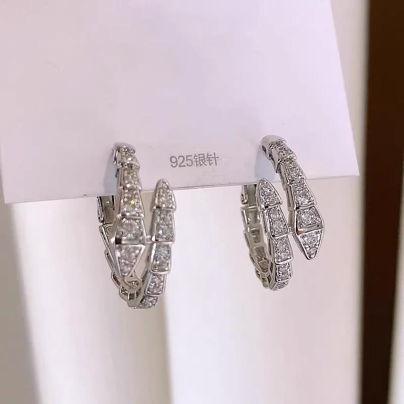 Snake-shaped Zirconia Earrings - Unique Design, High-end Style, Luxurious Look, Fashionable Earrings. срібний
Snake-shaped Zirconia Earrings - Unique Design, High-end Style, Luxurious Look, Fashionable Earrings. срібний