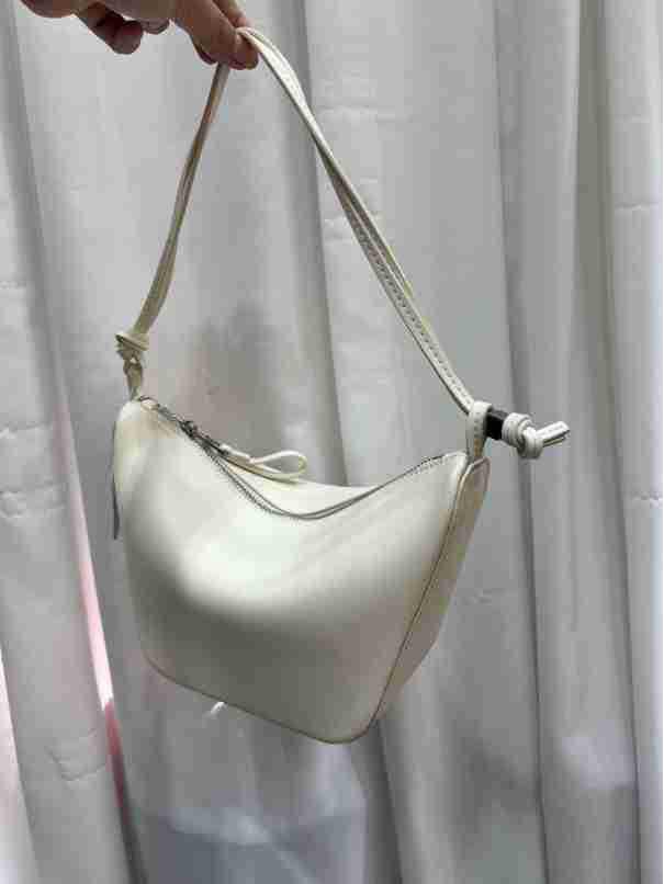 Высококачественная итальянская кожаная сумка-гамак Hobo: Ручной, через плечо, на плечо, подмышкой 28*17*9.5 (Plain)
Высококачественная итальянская кожаная сумка-гамак Hobo: Ручной, через плечо, на плечо, подмышкой 28*17*9.5 (Plain)