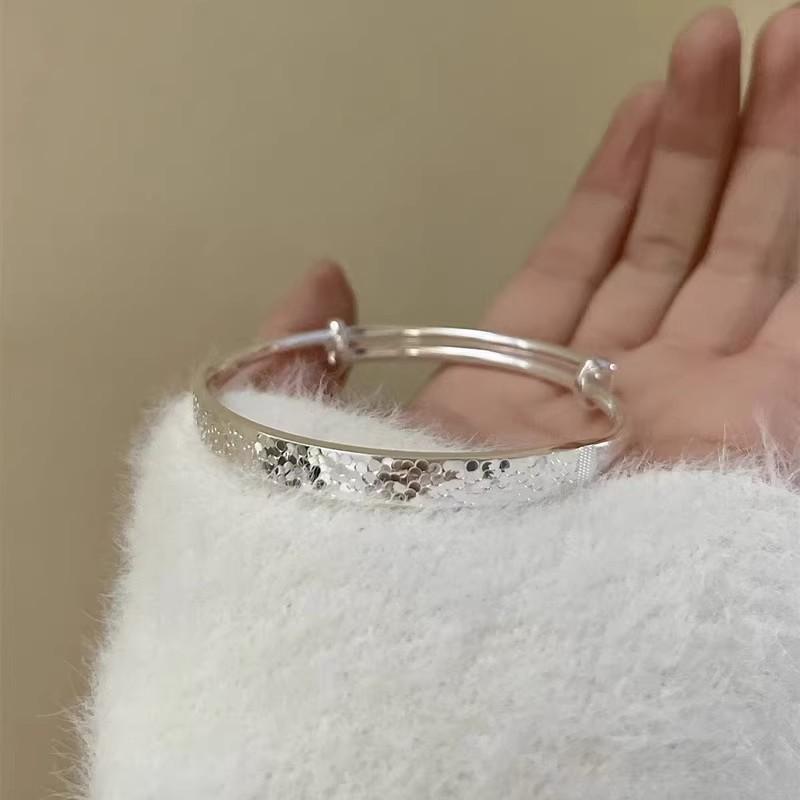 Браслет Zuyin 9999 из сломанного льда и ледяного серебра, женский открытый пуш-пул с гладкой отделкой, тонкое мастерство браслет из чистого серебра с битым льдом Adjustable size
Браслет Zuyin 9999 из сломанного льда и ледяного серебра, женский открытый пуш-пул с гладкой отделкой, тонкое мастерство браслет из чистого серебра с битым льдом Adjustable size