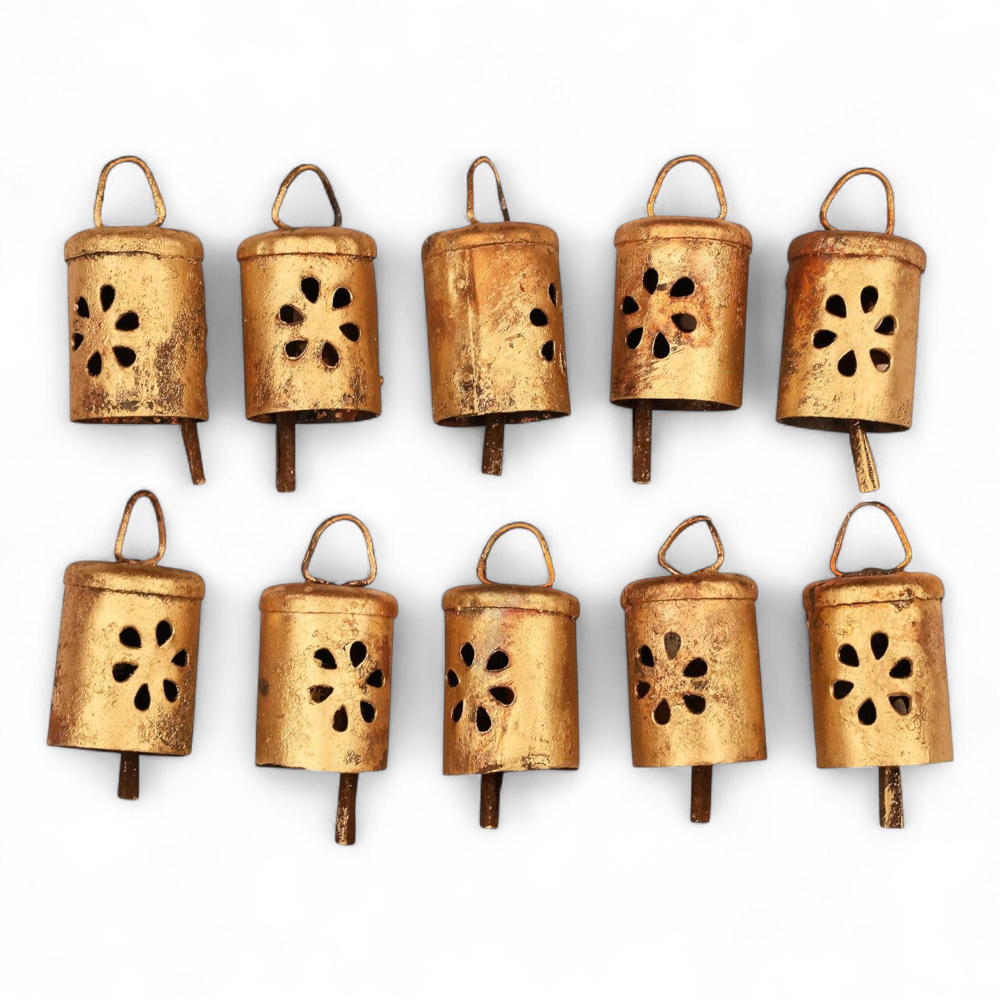 Vintage Floral Cutout Hanging Bells for Farmhouse Decor, Rustic Gold Jingle Bells for Crafts and Christmas Ornaments, 10 Piece Set
Vintage Floral Cutout Hanging Bells for Farmhouse Decor, Rustic Gold Jingle Bells for Crafts and Christmas Ornaments, 10 Piece Set