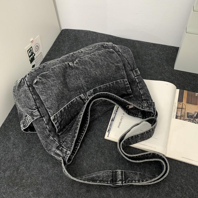 Crossbody bag Washed denim cloth Shoulder bag Men s large-capacity leisure travel Versatile commuting class Book backpack Women чорний
Crossbody bag Washed denim cloth Shoulder bag Men s large-capacity leisure travel Versatile commuting class Book backpack Women чорний