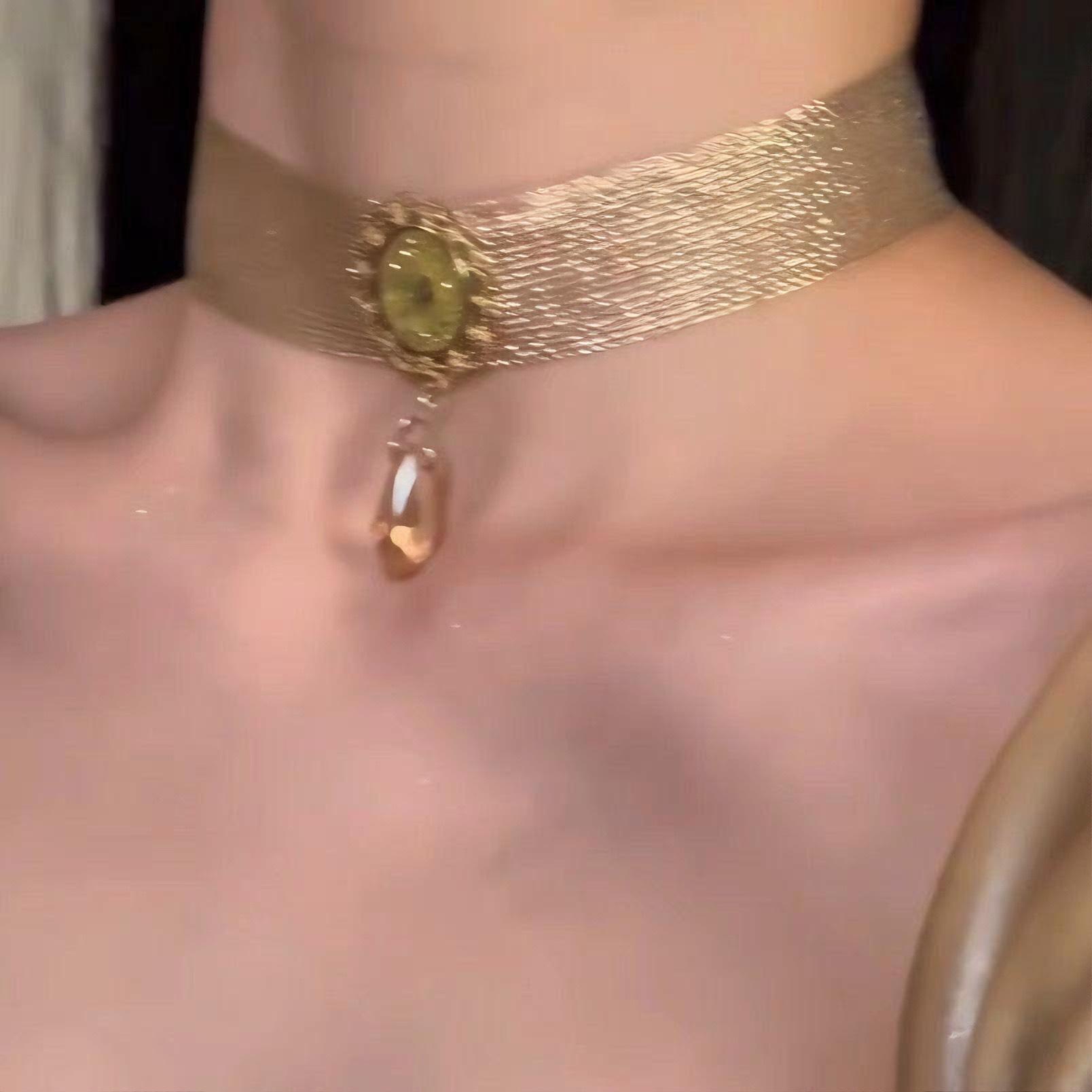 Gold Choker Necklace for Women Vintage Elegant Minimalist Short Collar Fashion Rhinestone Necklace Boho Necklace Party Accessory
Gold Choker Necklace for Women Vintage Elegant Minimalist Short Collar Fashion Rhinestone Necklace Boho Necklace Party Accessory