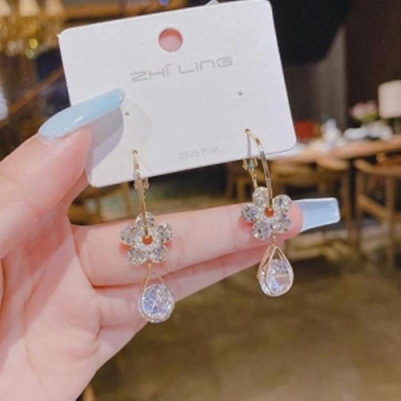 2022 Trendy High-End Korean Zircon Flower Ear Cuff Earrings for Women синій
2022 Trendy High-End Korean Zircon Flower Ear Cuff Earrings for Women синій