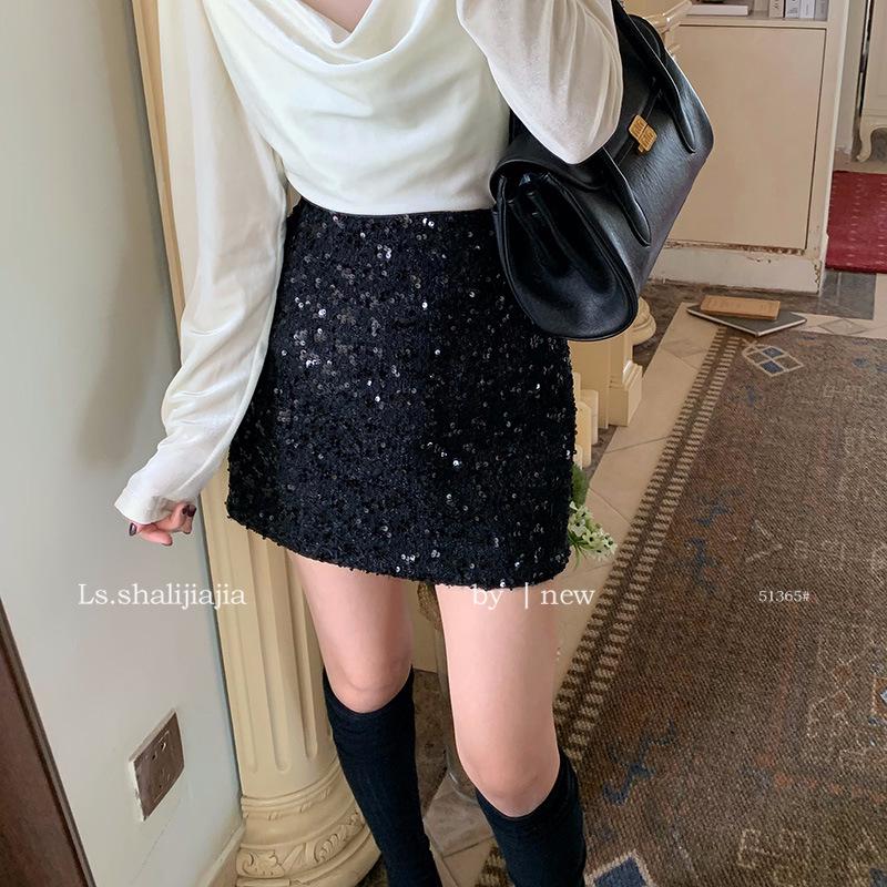Black High-Waisted A-Line Sequin Skirt - Slimming, Hip-Hugging, Sparkly Midi for Fall/Winter 2025 L чорний
Black High-Waisted A-Line Sequin Skirt - Slimming, Hip-Hugging, Sparkly Midi for Fall/Winter 2025 L чорний