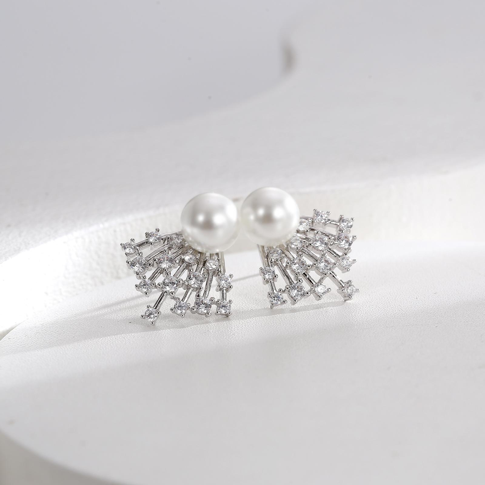 Simple zircon pearl stud earrings, personalized fringed high-end earrings design earrings
Simple zircon pearl stud earrings, personalized fringed high-end earrings design earrings
